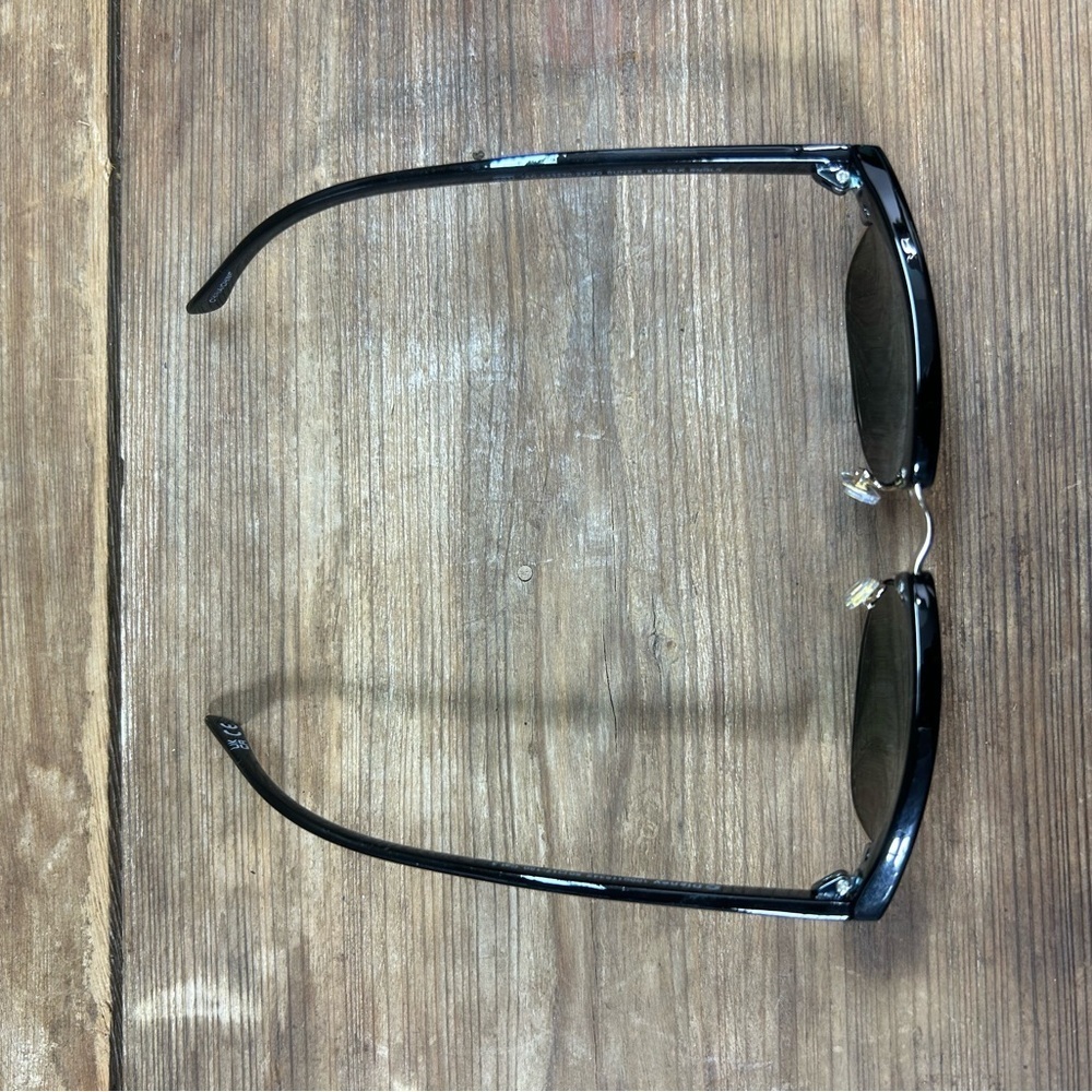 Stylish Disney Black and Gold Women’s Sunglasses - Picture 3 of 5